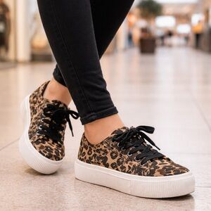 Steve Madden Emmi Leopard Platform Sneakers Womens 8.5 Canvas Lace Up Shoes